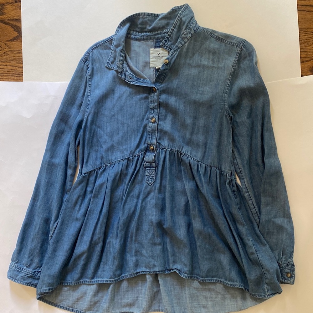 Cute soft denim blouse! Perfect for fall!!